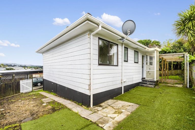 Photo of property in 64 Sunvue Road, Glen Eden, Auckland, 0602
