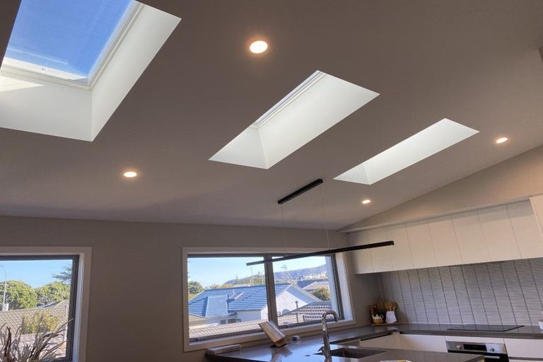 Photo of property in 2/7 Grays Road, Plimmerton, Porirua, 5026