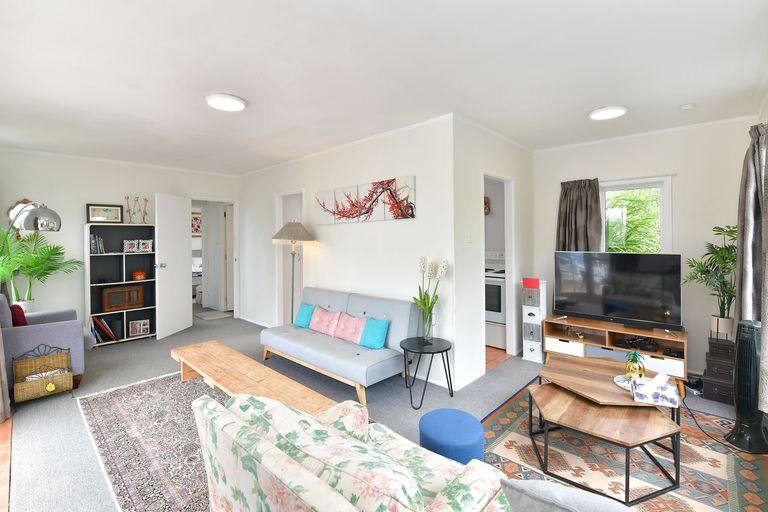 Photo of property in 998 Whangaparaoa Road, Tindalls Beach, Whangaparaoa, 0930