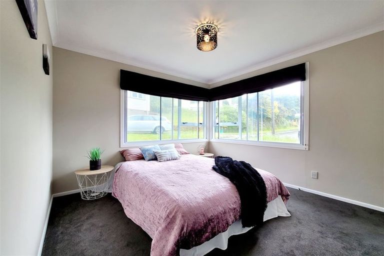 Photo of property in 11 Kimball Place, Johnsonville, Wellington, 6037