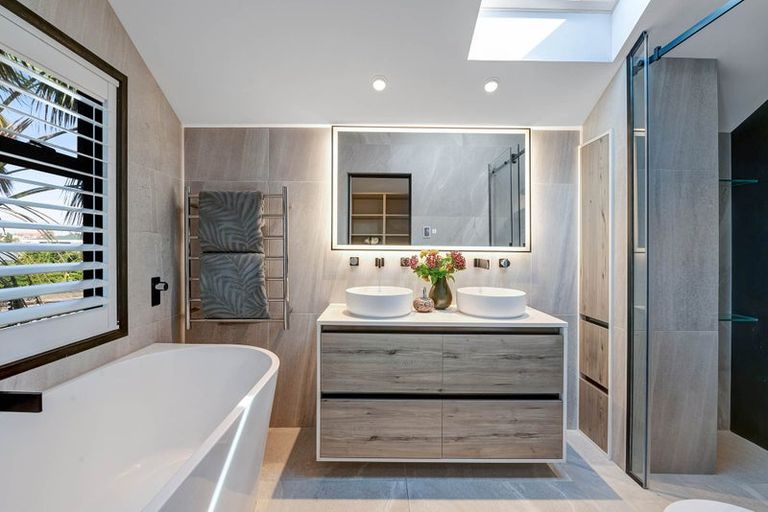 Photo of property in 13a Orchard Road, Browns Bay, Auckland, 0630