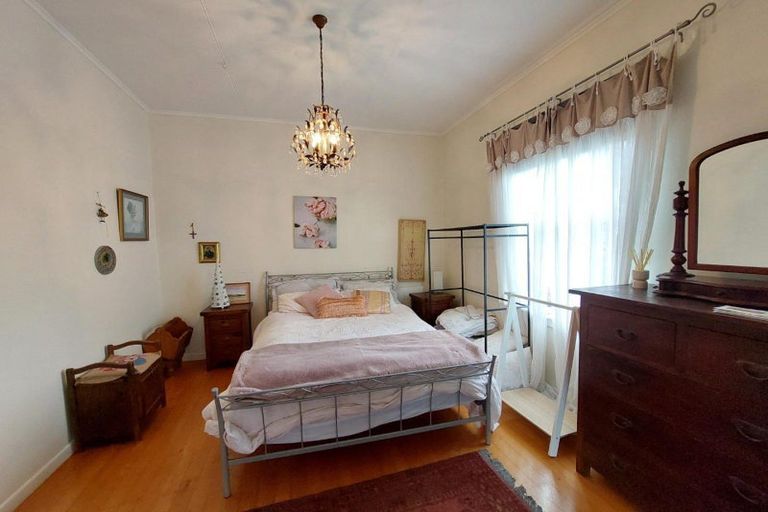 Photo of property in 39 South Road, Blagdon, New Plymouth, 4310