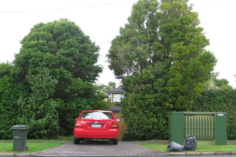 Photo of property in 2/122 Woodglen Road, Glen Eden, Auckland, 0602