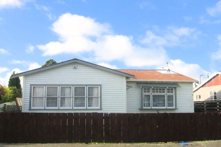 Photo of property in 51 Burns Avenue, Takaro, Palmerston North, 4412