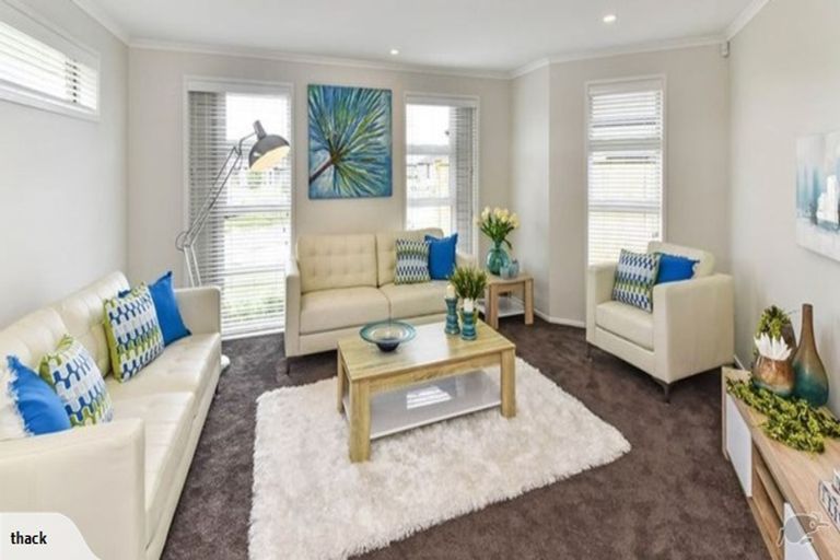 Photo of property in 9 Tongeren Square, Karaka, Papakura, 2113