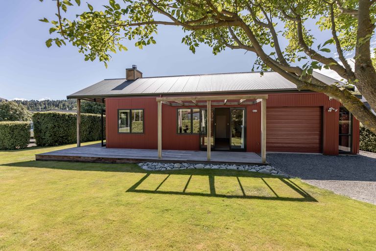 Photo of property in 4 Ryton Place, Lake Coleridge, 7572