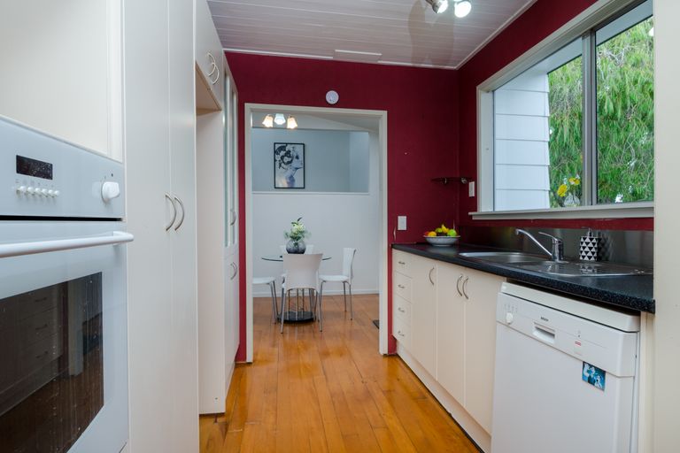 Photo of property in 22 Vina Place, Massey, Auckland, 0614