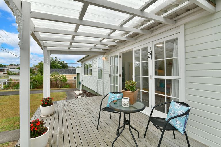 Photo of property in 998 Whangaparaoa Road, Tindalls Beach, Whangaparaoa, 0930