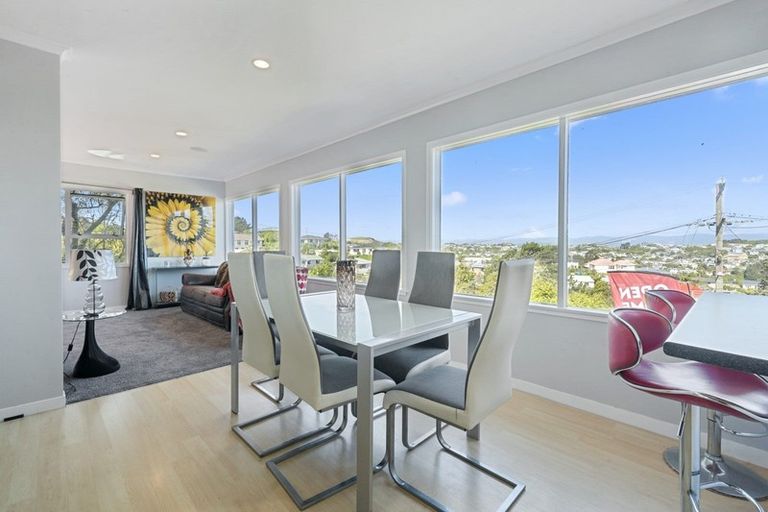 Photo of property in 9 Salford Street, Newlands, Wellington, 6037