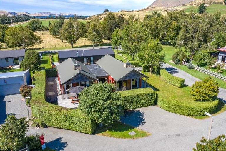 Photo of property in 4 Ryton Place, Lake Coleridge, 7572