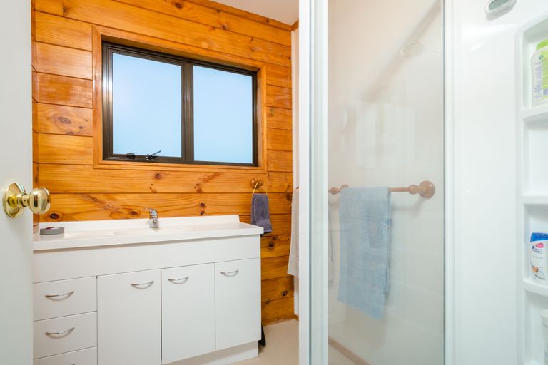 Photo of property in 18 Shelly Beach Road, Shelly Beach, Helensville, 0874