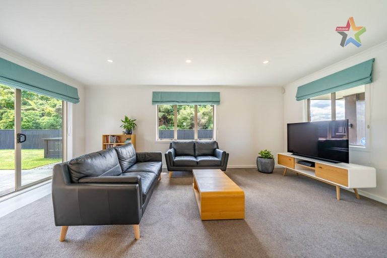 Photo of property in 10 Meadowbank Drive, Belmont, Lower Hutt, 5010