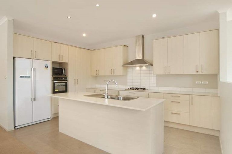 Photo of property in 13 Horizon View Road, Oteha, Auckland, 0632