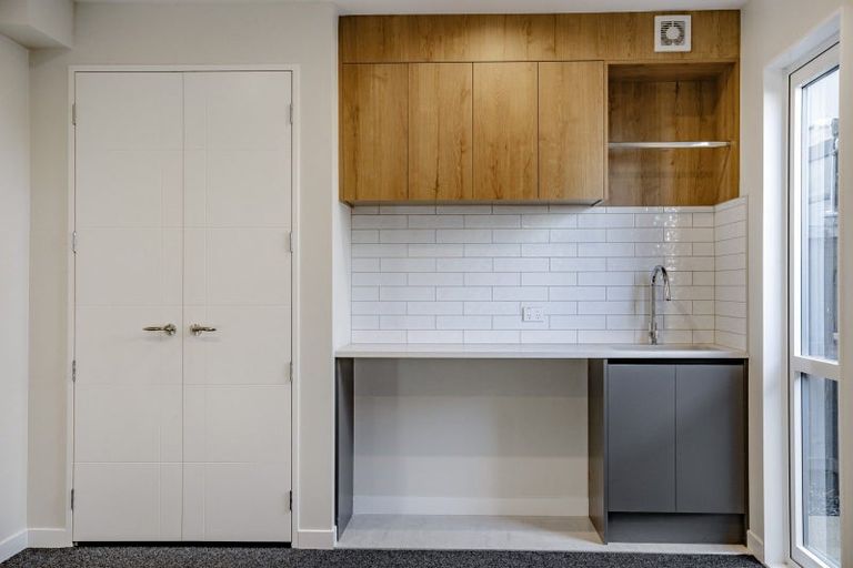 Photo of property in 6 Cara Avenue, Kumeu, 0810