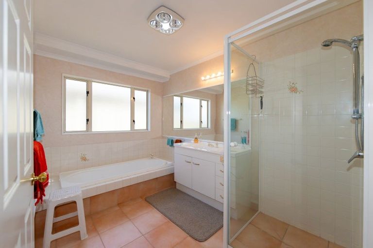 Photo of property in 8 Dules Walk, Taradale, Napier, 4112