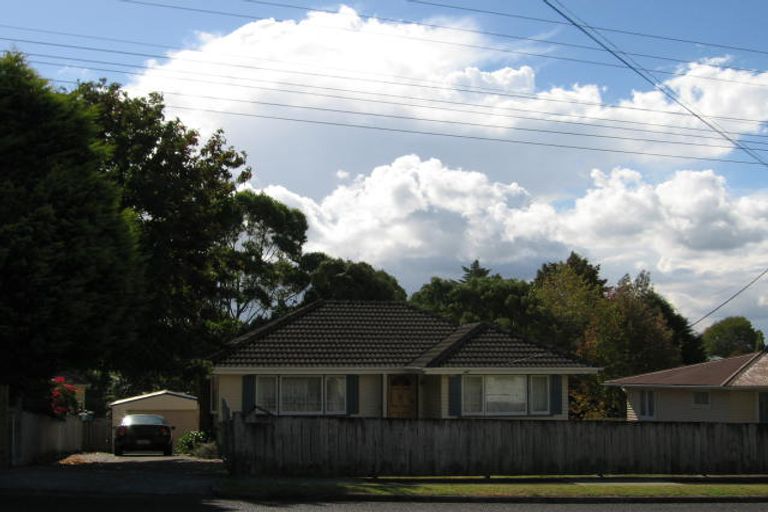 Photo of property in 37 Golf Road, New Lynn, Auckland, 0600