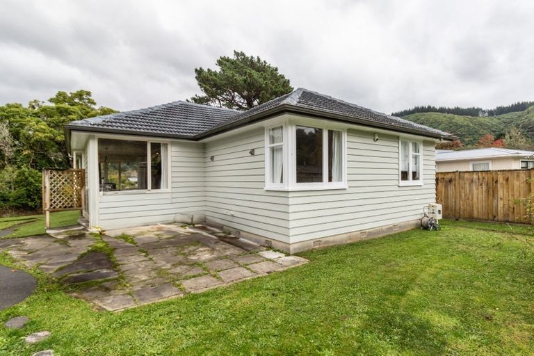 Photo of property in 18 Whangakoko Grove, Birchville, Upper Hutt, 5018