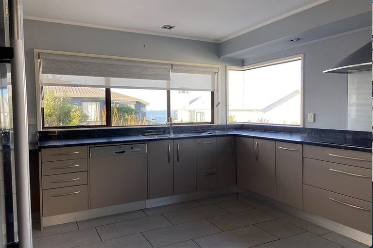 Photo of property in 1/10 Newburn Road, Waiake, Auckland, 0630