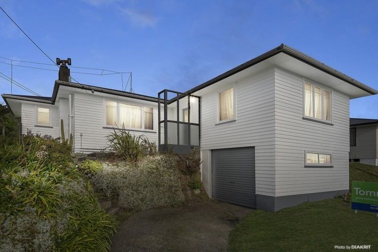 Photo of property in 22 Kenmore Street, Newlands, Wellington, 6037