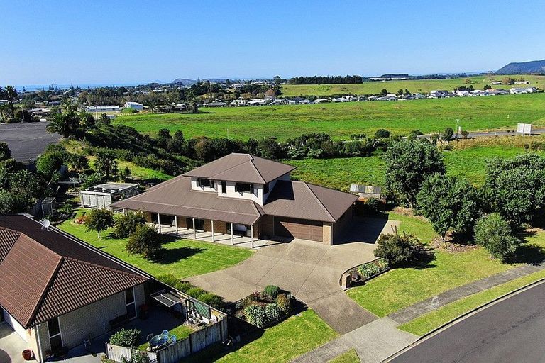 Photo of property in 39 Browns Drive, Waihi Beach, 3611