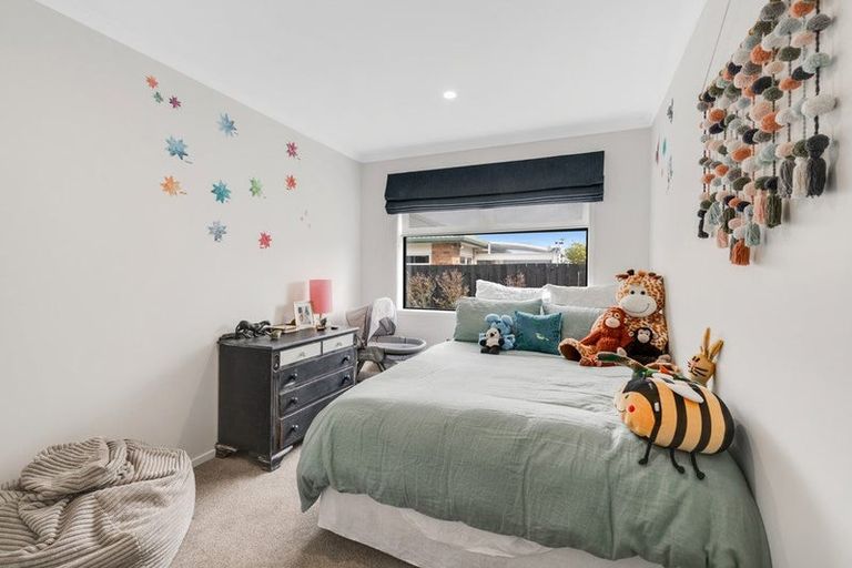 Photo of property in 16a Lillian Place, Orewa, 0931