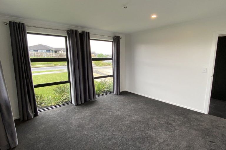 Photo of property in 19 Tahuna Minhinnick Drive, Glenbrook, Waiuku, 2681