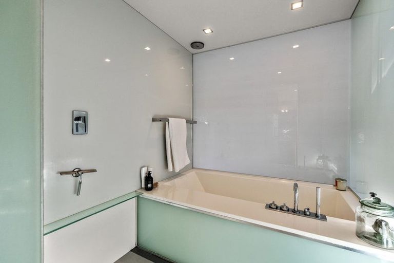 Photo of property in 56a Wairoa Road, Narrow Neck, Auckland, 0624