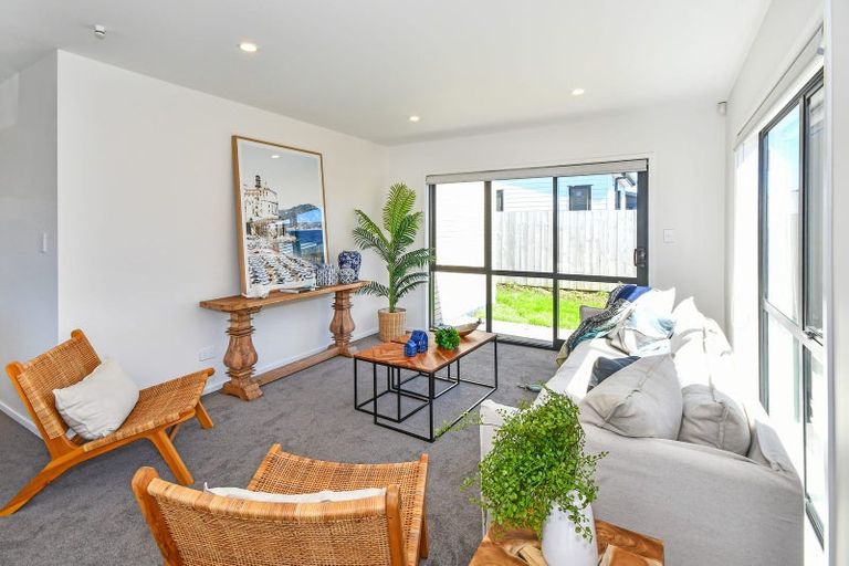 Photo of property in 11 Poutawa Lane, Clarks Beach, 2122