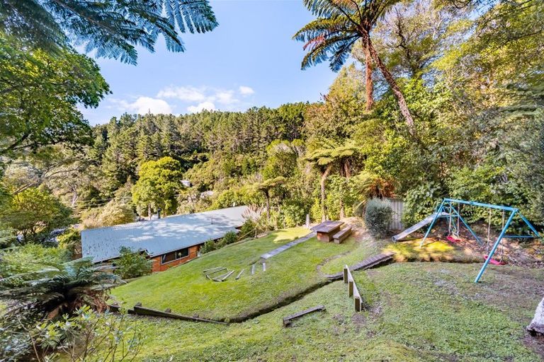 Photo of property in 116 Pinehaven Road, Pinehaven, Upper Hutt, 5019