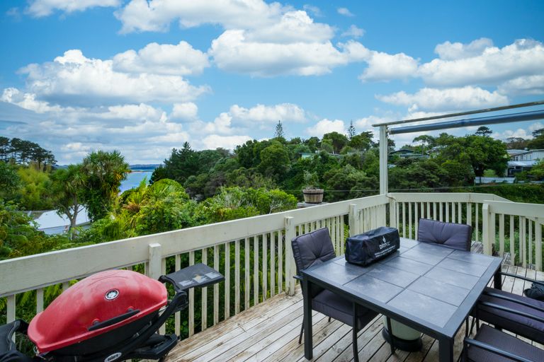 Photo of property in 18 Shelly Beach Road, Shelly Beach, Helensville, 0874