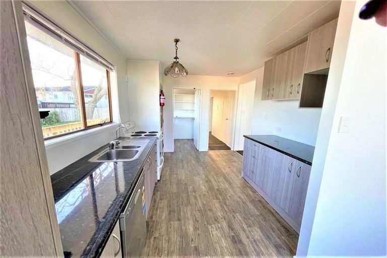 Photo of property in 19 Crompton Road, Massey, Auckland, 0614