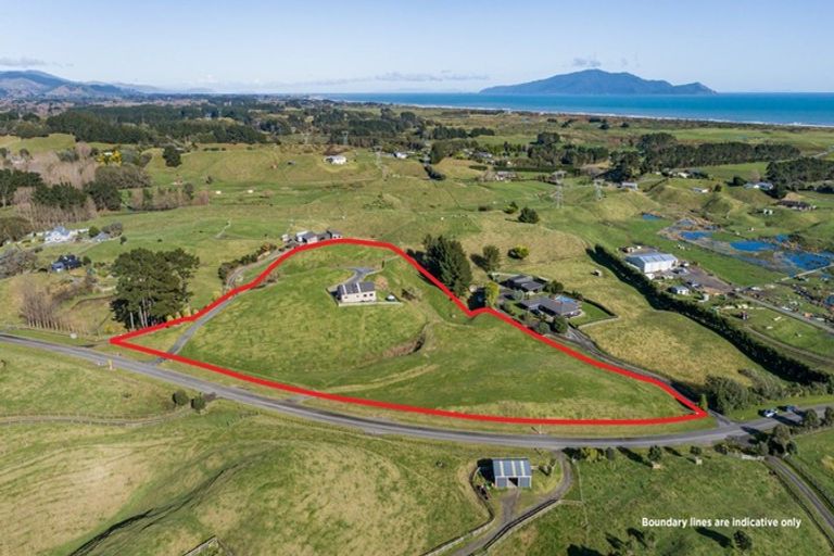 Photo of property in 155 Derham Road, Te Horo, Otaki, 5581