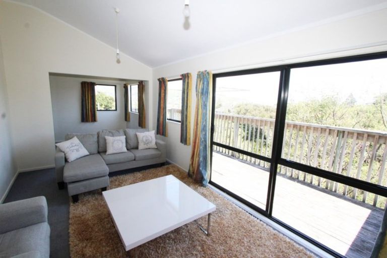 Photo of property in 16 Morere Street, Titahi Bay, Porirua, 5022