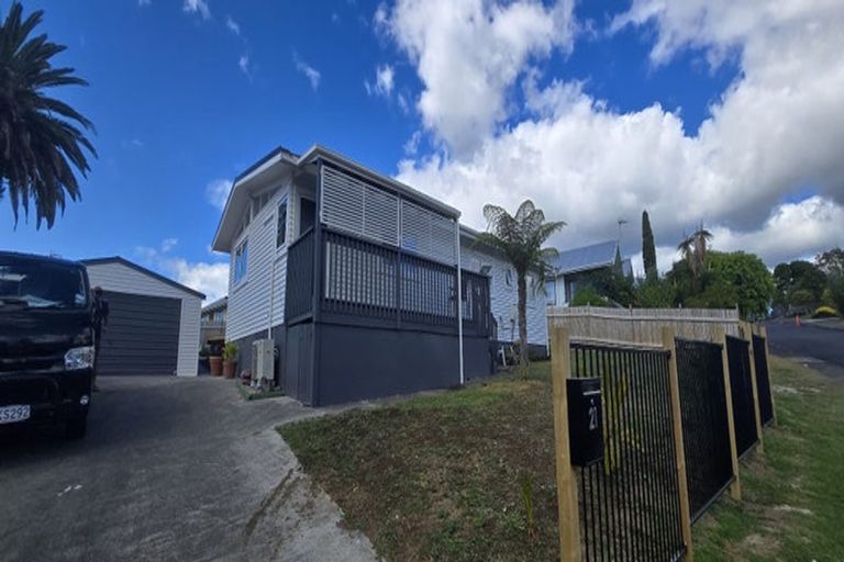 Photo of property in 21 Patts Avenue, Glendene, Auckland, 0602