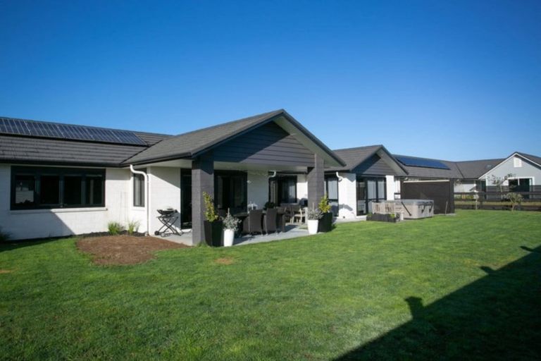 Photo of property in 125 Saint Kilda Road, Cambridge, 3434