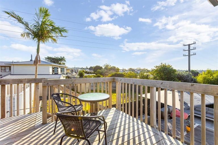 Photo of property in 123 Waimumu Road, Massey, Auckland, 0614