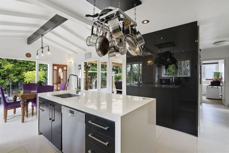 Photo of property in 4 Greville Road, Pinehill, Auckland, 0632