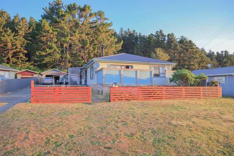 Photo of property in 4 Mawhera Street, Dobson, Greymouth, 7805