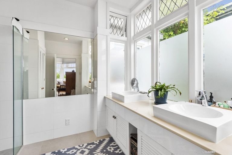 Photo of property in 35 Central Terrace, Kelburn, Wellington, 6012