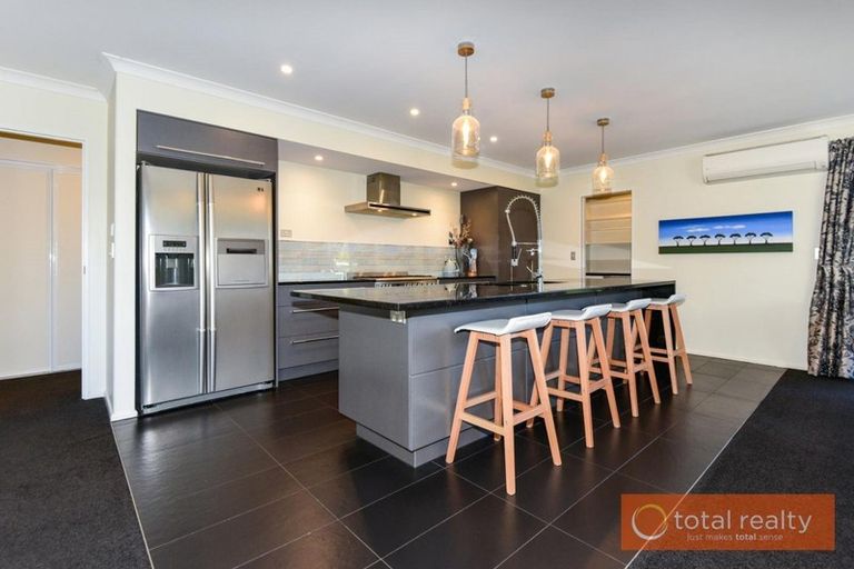 Photo of property in 11 Dunsford Close, Halswell, Christchurch, 8025