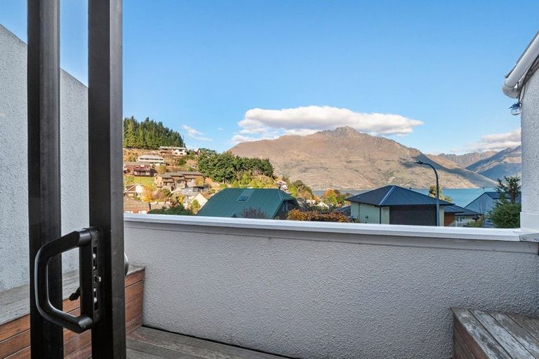 Photo of property in 5b Wye Place, Fernhill, Queenstown, 9300