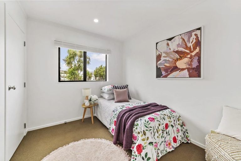 Photo of property in 2 Balmain Street, Newlands, Wellington, 6037