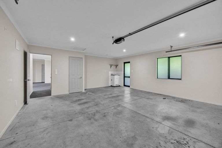 Photo of property in 8 County Drive, Hawera, 4610