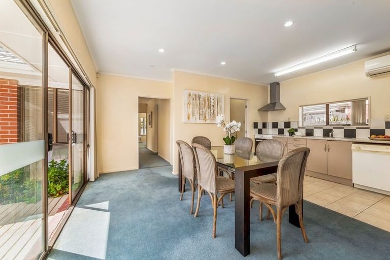 Photo of property in 213 Memorial Avenue, Burnside, Christchurch, 8053