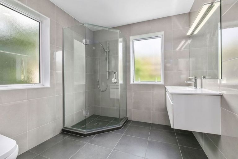 Photo of property in 12 Seaview Crescent, Hatfields Beach, Orewa, 0931