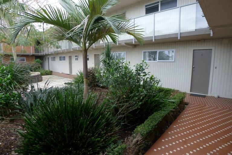 Photo of property in 4/83 Lake Road, Devonport, Auckland, 0622