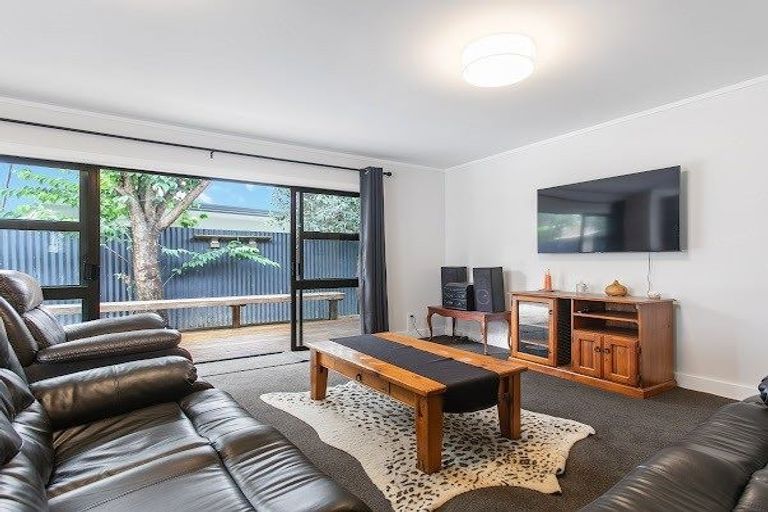 Photo of property in 2/11 Beach Road, Pahurehure, Papakura, 2113