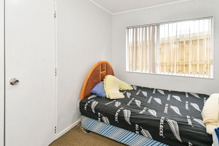 Photo of property in 2 Bill Phillip Place, Clendon Park, Auckland, 2103