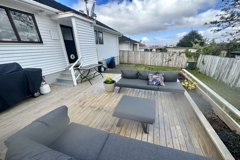 Photo of property in 1 Kohekohe Street, New Lynn, Auckland, 0600