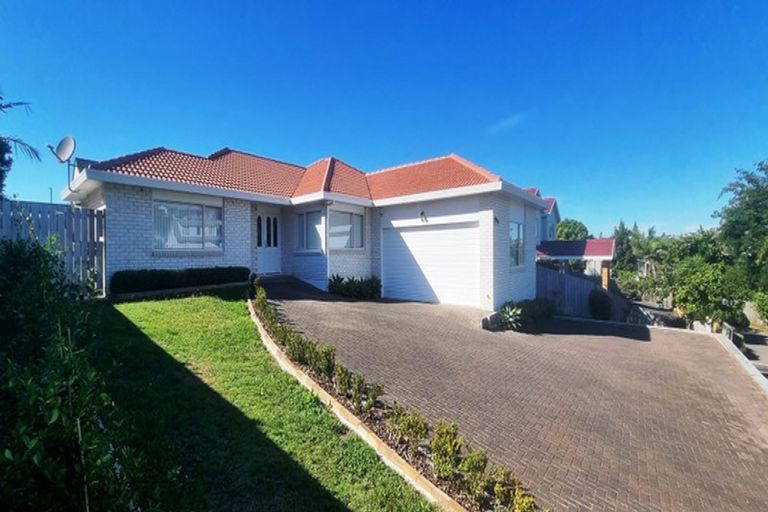 Photo of property in 11 Mako Street, West Harbour, Auckland, 0618